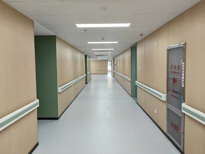 醫(yī)用同質(zhì)透心PVC地板為何成為三甲醫(yī)院地面首選？