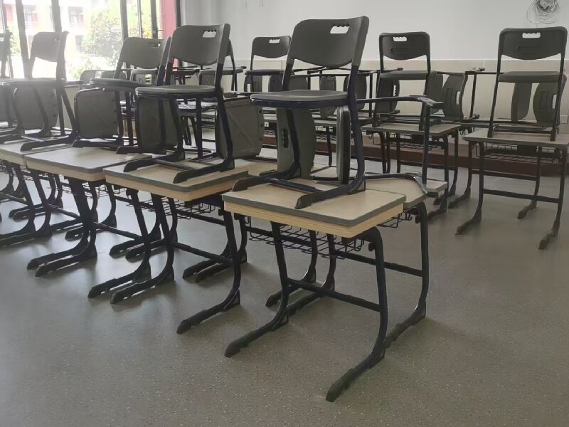 學(xué)校教室地面怎么選？耐磨靜音是關(guān)鍵