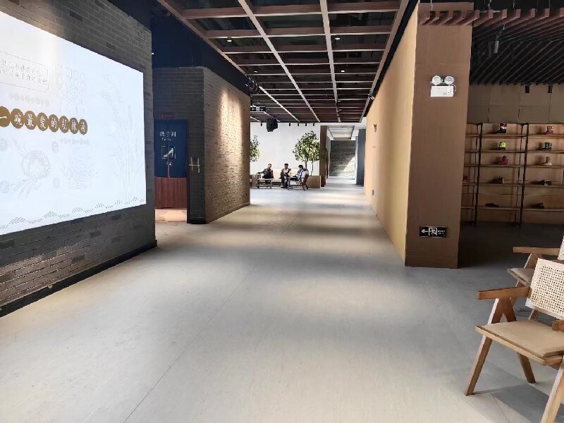 智能化鋪裝賦能彈性地板工程，施工效率翻倍-大巨龍適配指南